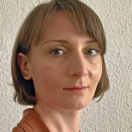 Frau Ingrid Henze