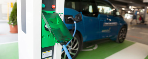 R XS E78CE33D3CEC3B braende von lithiumionen batterien in elektrofahrzeugen kontrollieren eindaemmen und vorbeugen | 4